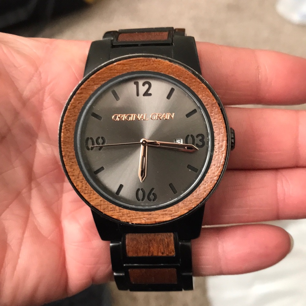 Mens watch by ORIGINAL GRAIN. Fits a 6” wrist. Works fine